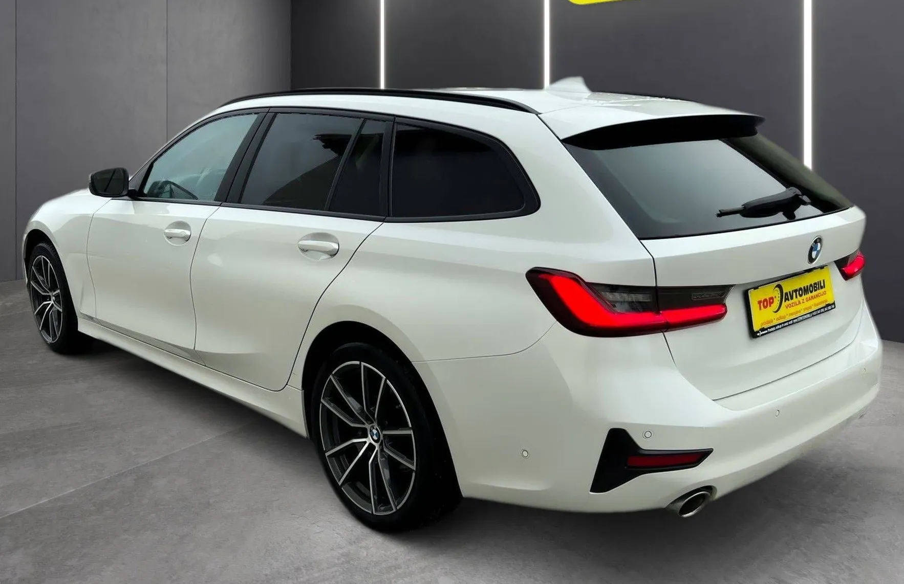 Zunanja slika - BMW Serija 3 - Touring: 320d xDrive FULL LED NAVI ACC KAM PDC VIRTUAL . - 4