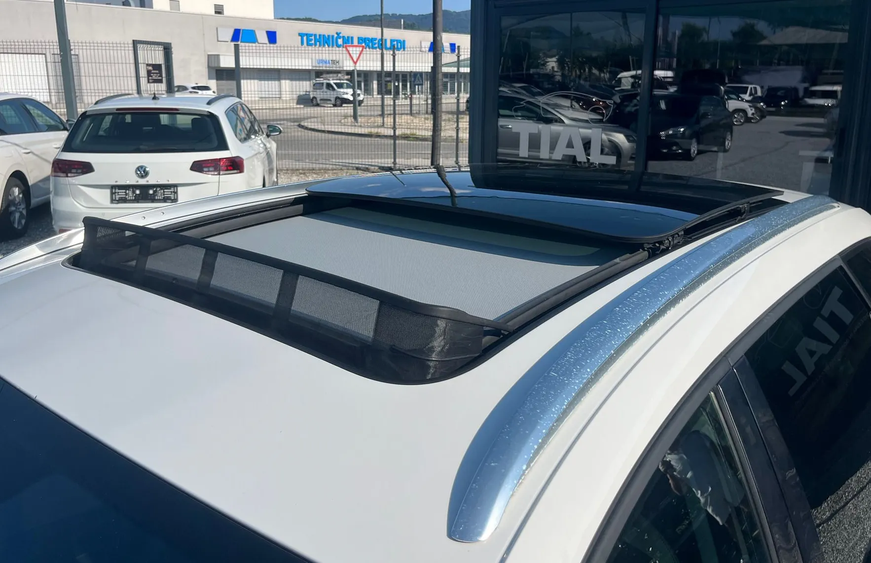 Zunanja slika - Seat Leon - 2.0 TDI 4X4-LED-NAVI-PANO-ALU17-OPR.VELIK SERVIS - 12