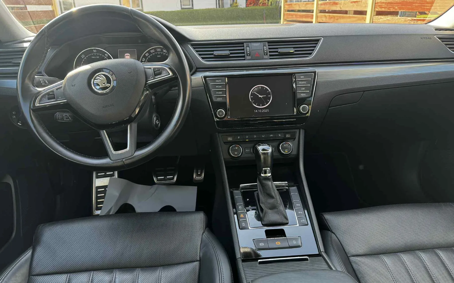 Notranja slika - Škoda Superb - Škoda  2.0 TDI DSG|ACC|DCC|KAMERA|PANORAMA|KEYLESS - 8
