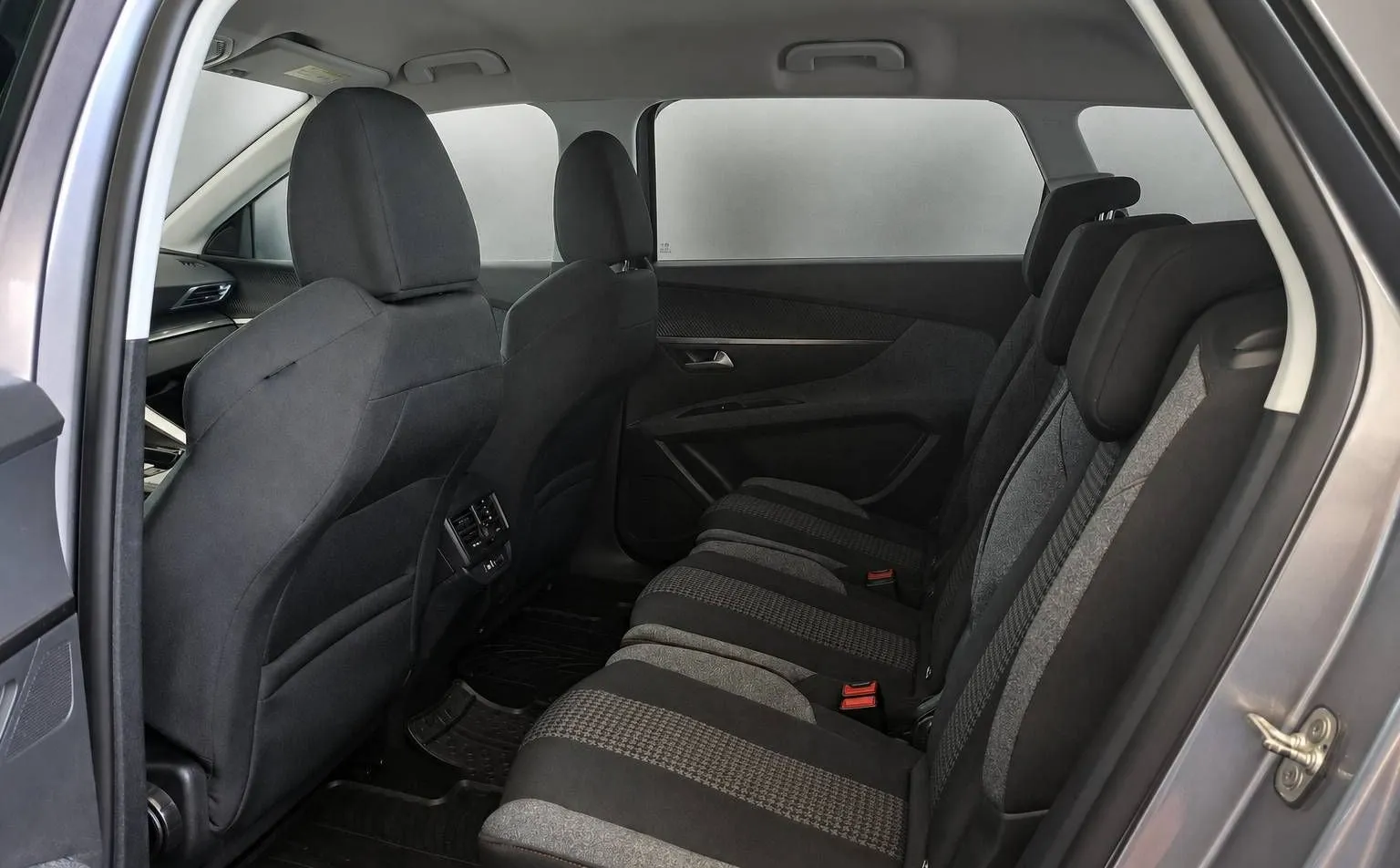 Notranja slika - Peugeot 5008 - 1.6 BlueHDI Avt.-1 LASTNIK-M 2018-7 SEDEŽEV - 11