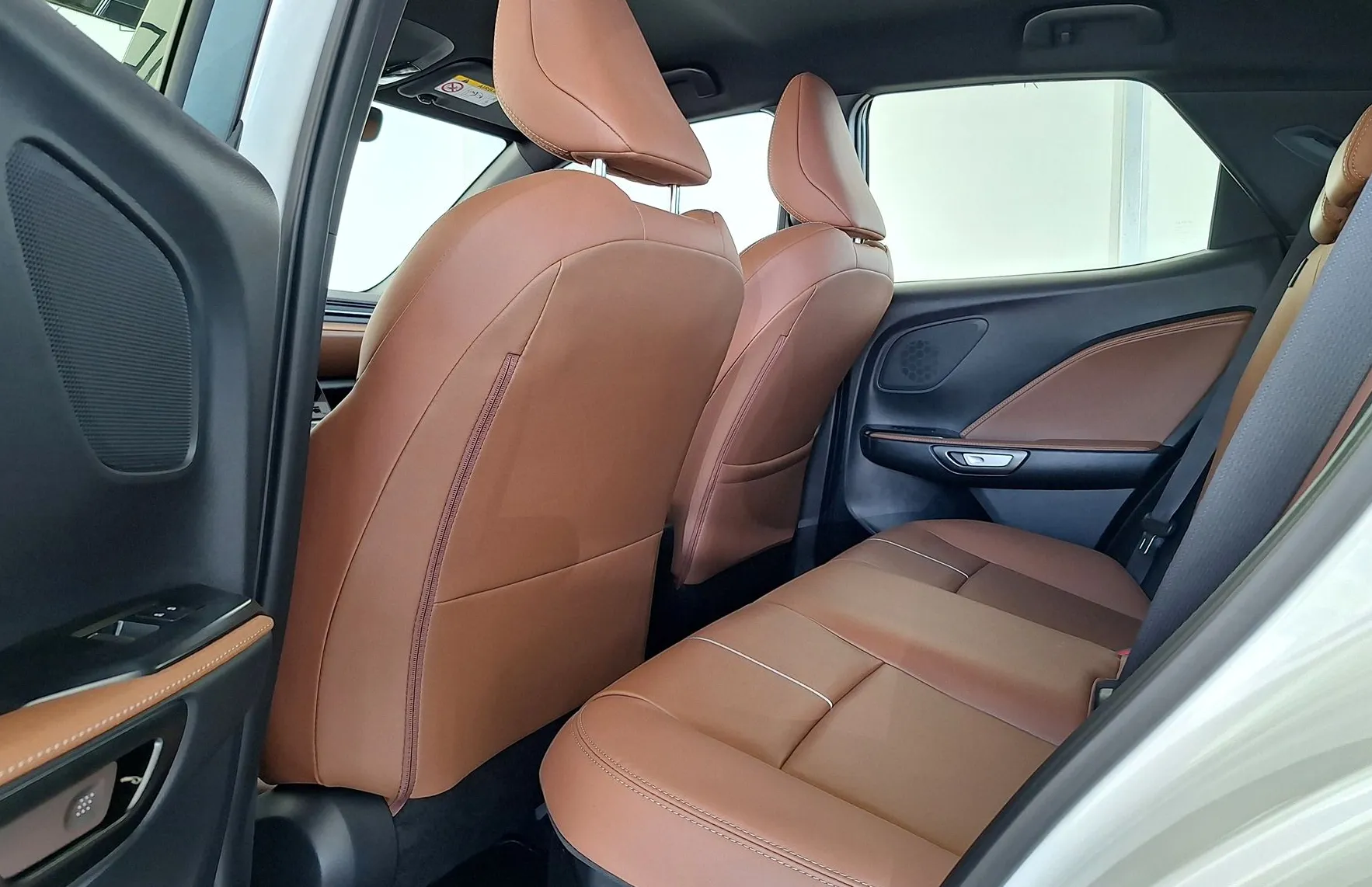 Zunanja slika - Lexus LBX - AWD 1.5 HEV Elegant Tech Aut•MEMORY•ACC•GRET.VOLAN - 15