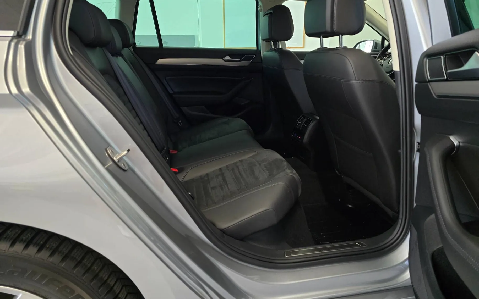 Notranja slika - Volkswagen Passat Variant - 2.0 TDI Highline - LED.alcantara.kamera.ACC.kljuka - 14
