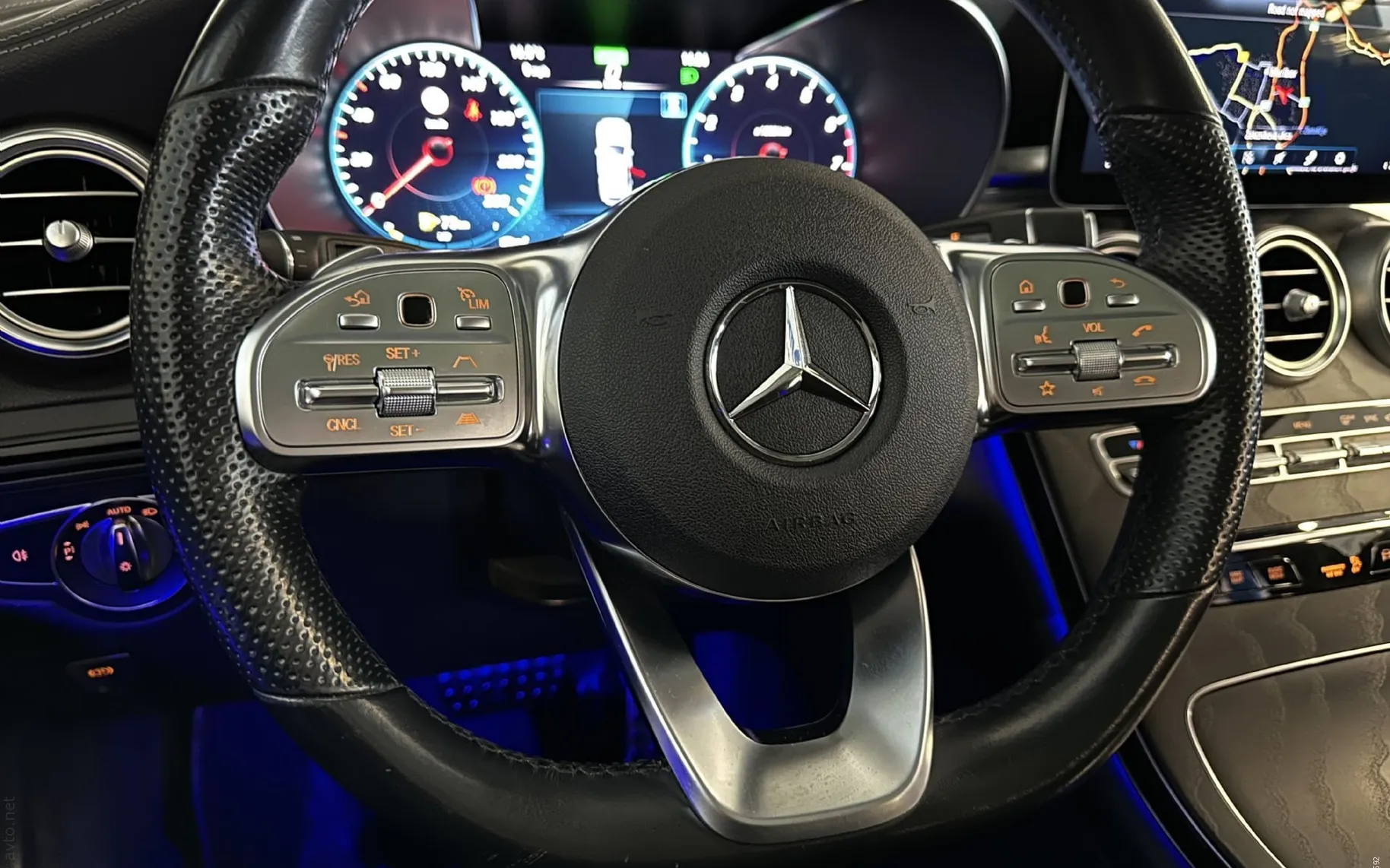 Notranja slika - Mercedes-Benz GLC-Razred - 300 4Matic |AMG|Pano|ACC|360K|Burmester|Kljuka|... - 11