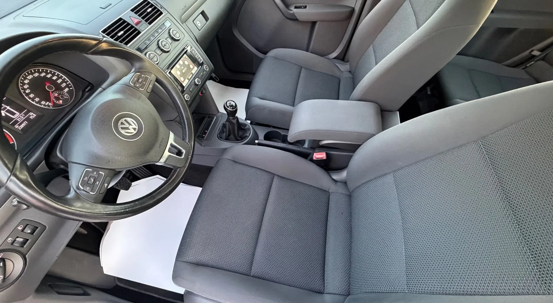 Notranja slika - Volkswagen Touran - 1.6 TDI  7-Sedežev - 8