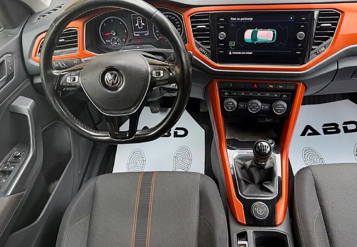 Zunanja slika - Volkswagen T-Roc - 4motion 2.0 TDI SPORT ALU KAMERA RADAR FULLED - 8