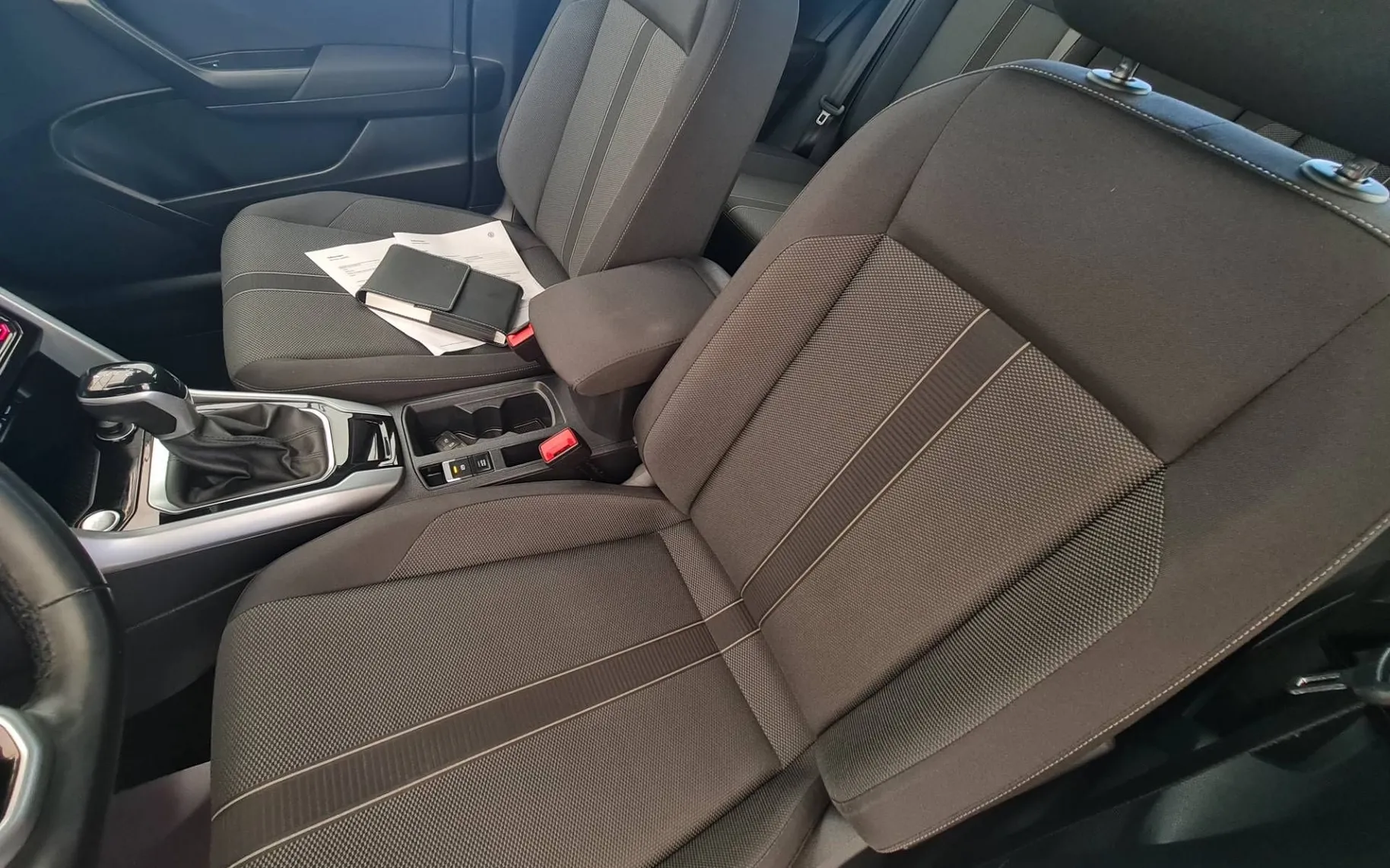 Notranja slika - Volkswagen T-Roc - 2.0 TDI BMT DSG•IQ.LIGHT Matrix LED•Kamera... - 12