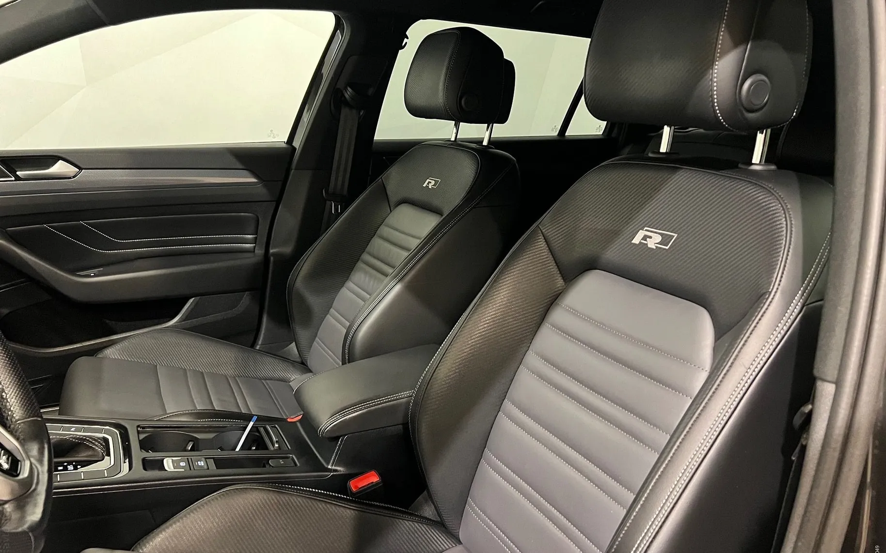 Notranja slika - VW Passat Variant - 2.0 TDI-R-LINE-DSG-VIRTUAL-ACC-FUL LED-KAMERA-NAVI - 12