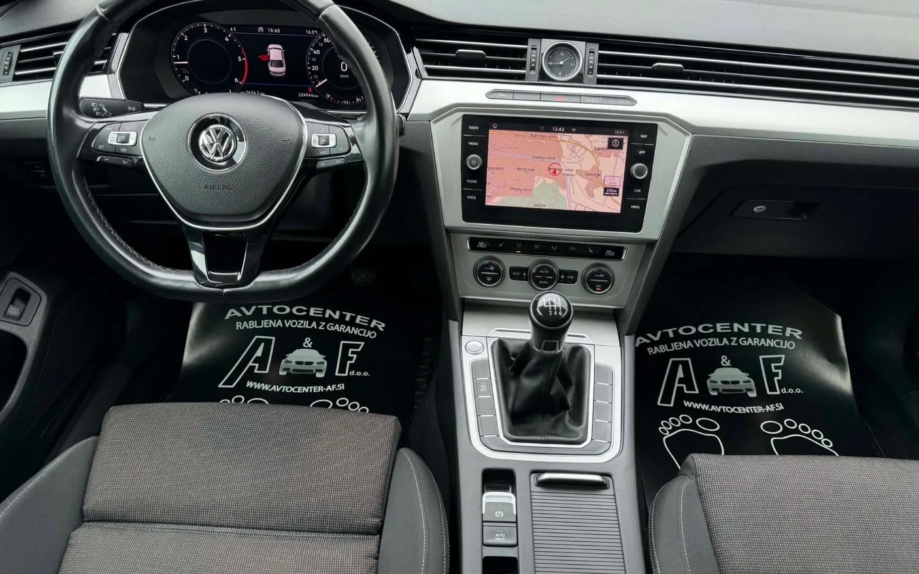 Notranja slika - VW Passat - 2.0 TDI-H LINE-VIRTUAL-FUL LED-LIZING ZA TUJCE- - 10
