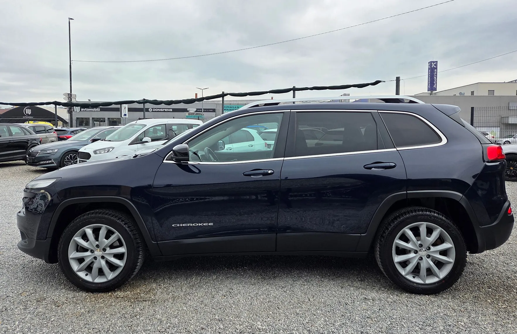 Zunanja slika - Jeep Cherokee - 2.0D 4X4-BIXENON-LED-ALU KAMERA-PDC-USNJE-NAVI - 4