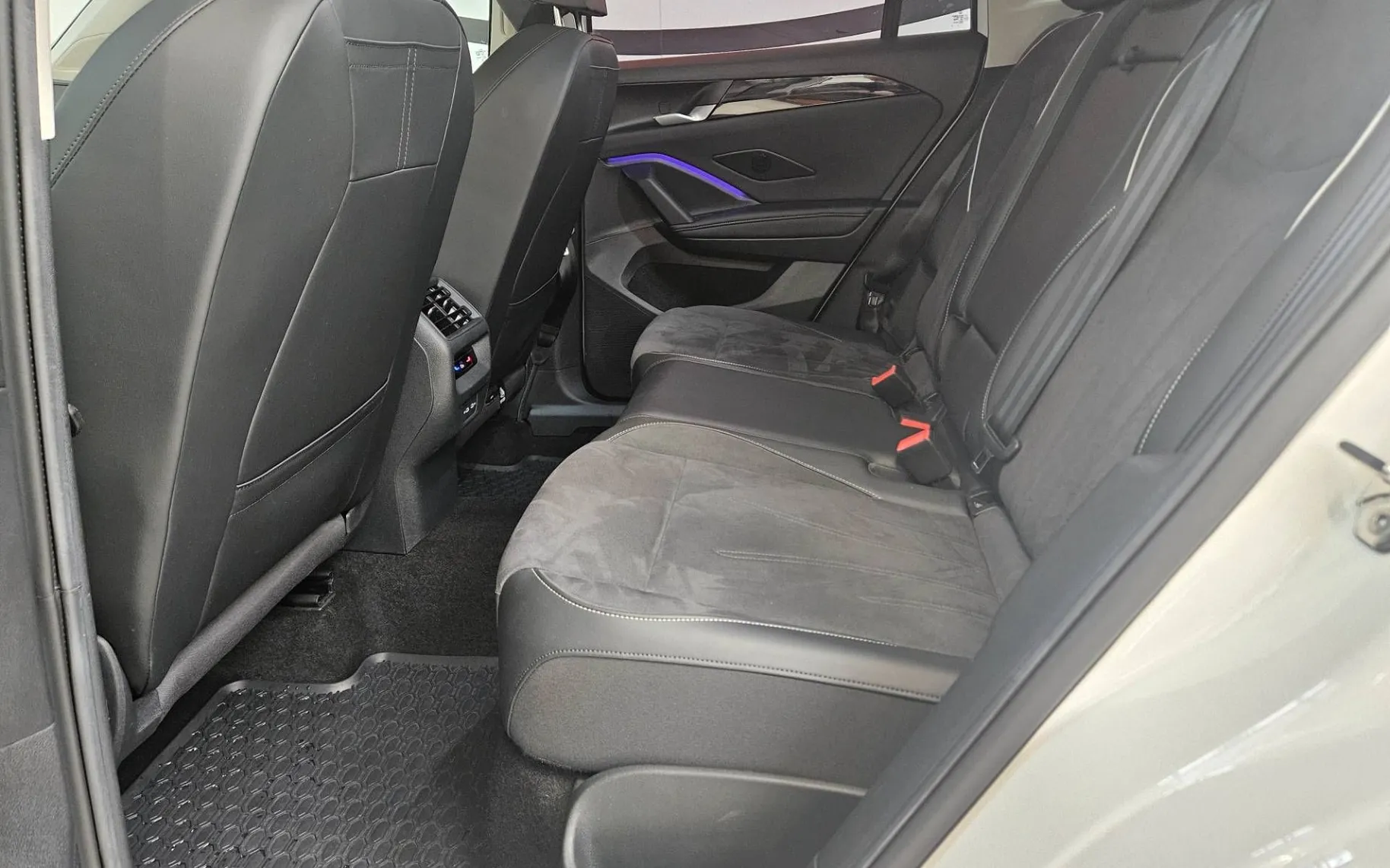 Notranja slika - Volkswagen Tiguan - 1.5 TSI eHybrid Elegance DSG - 8
