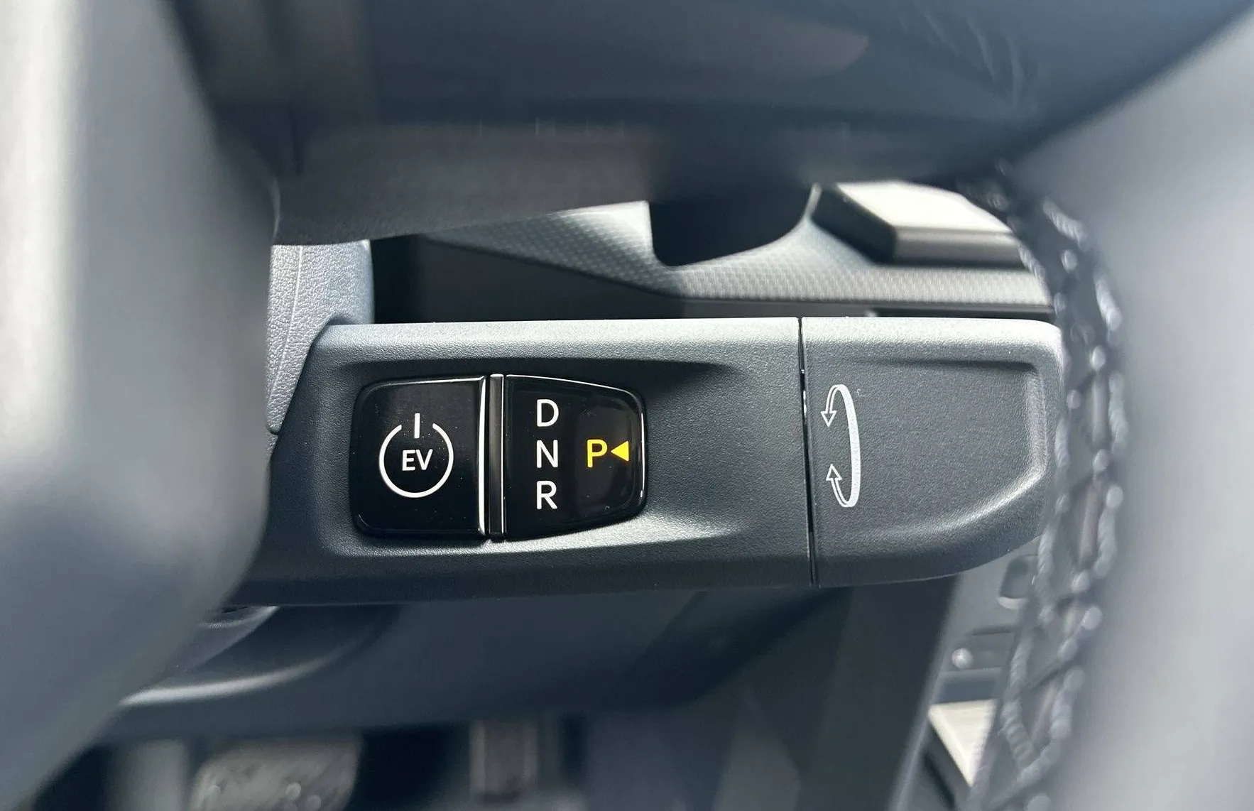 Zunanja slika - KIA PV5 - 71.2 kWh baterija 120 kW  163 KS  Quantum - 18