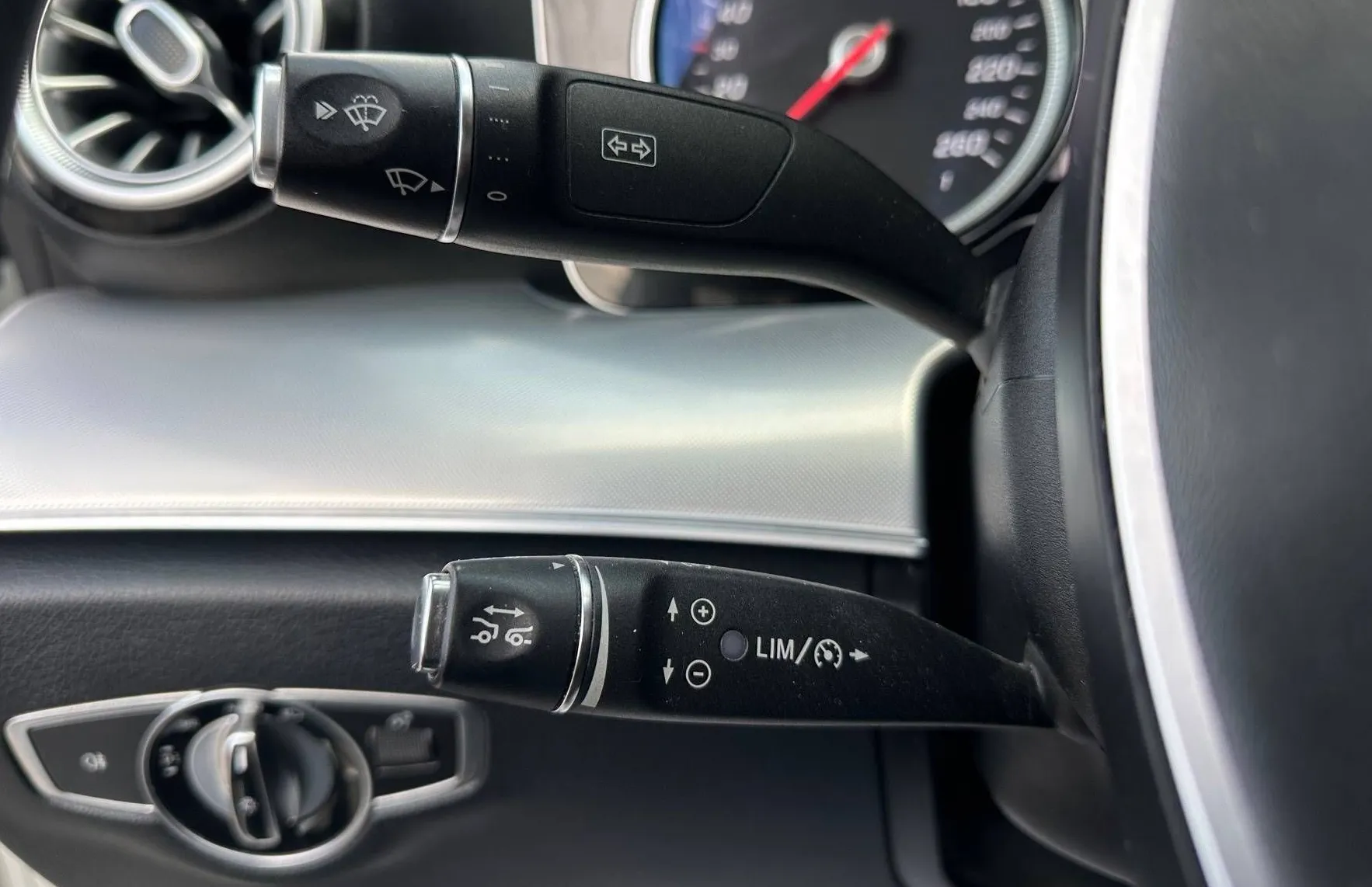 Zunanja slika - Mercedes-Benz E-Razred - COUPE 200 20COL AMG LED NAVI PDC TEM KAMERA TOP - 16