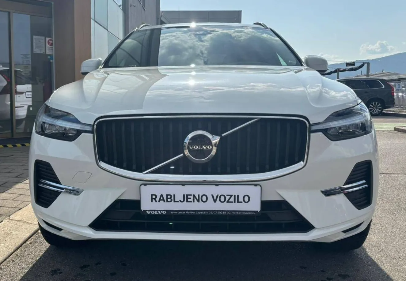 Zunanja slika - Volvo XC60 - B4P Momentum PRO AT FWD KAMERA-GRETJE.SED.-DAB+ - 2