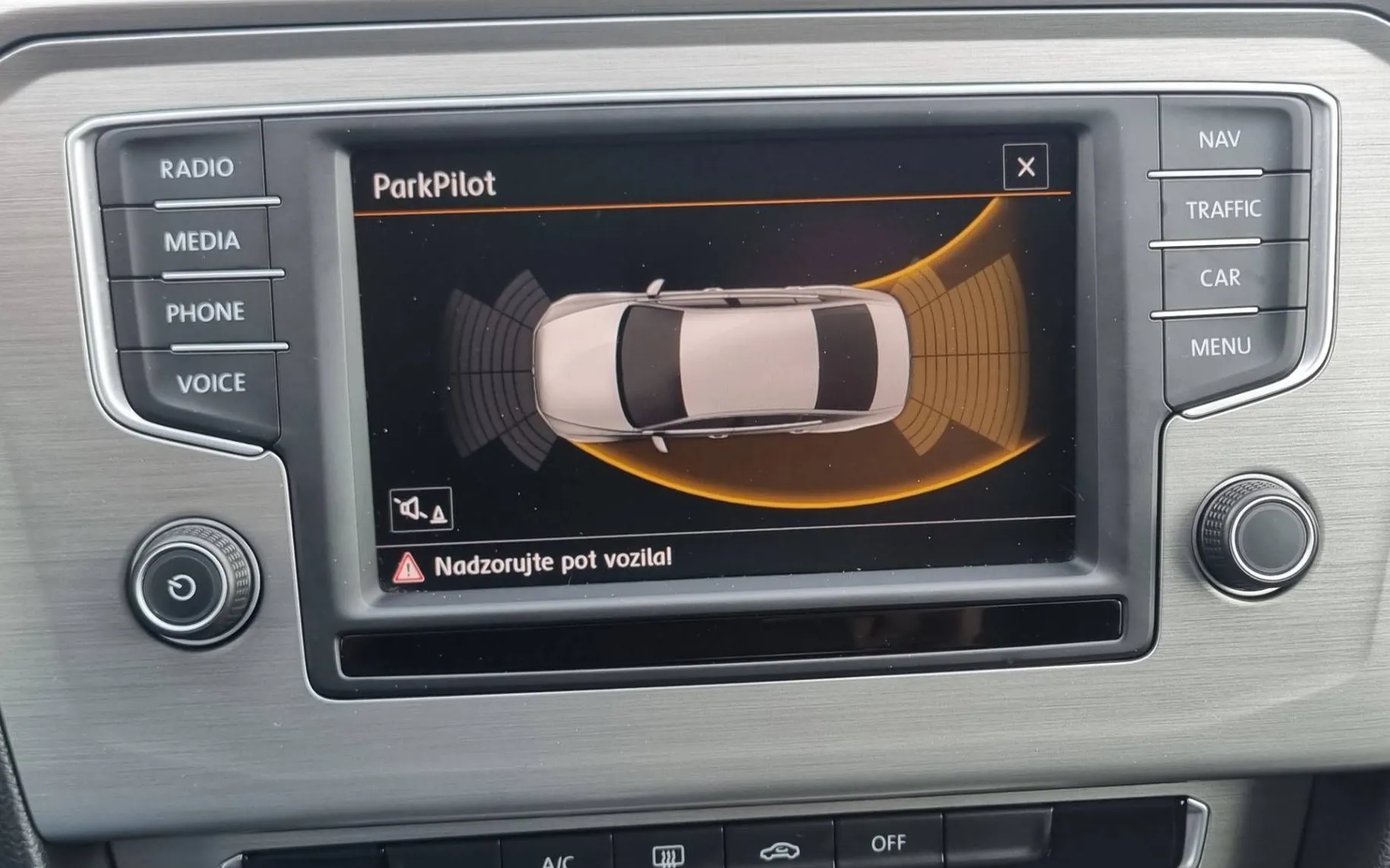 Zunanja slika - VW Passat - 1.6 TDI BMT Comfortline-2XPDC-Navi-Temp-Alu - 13