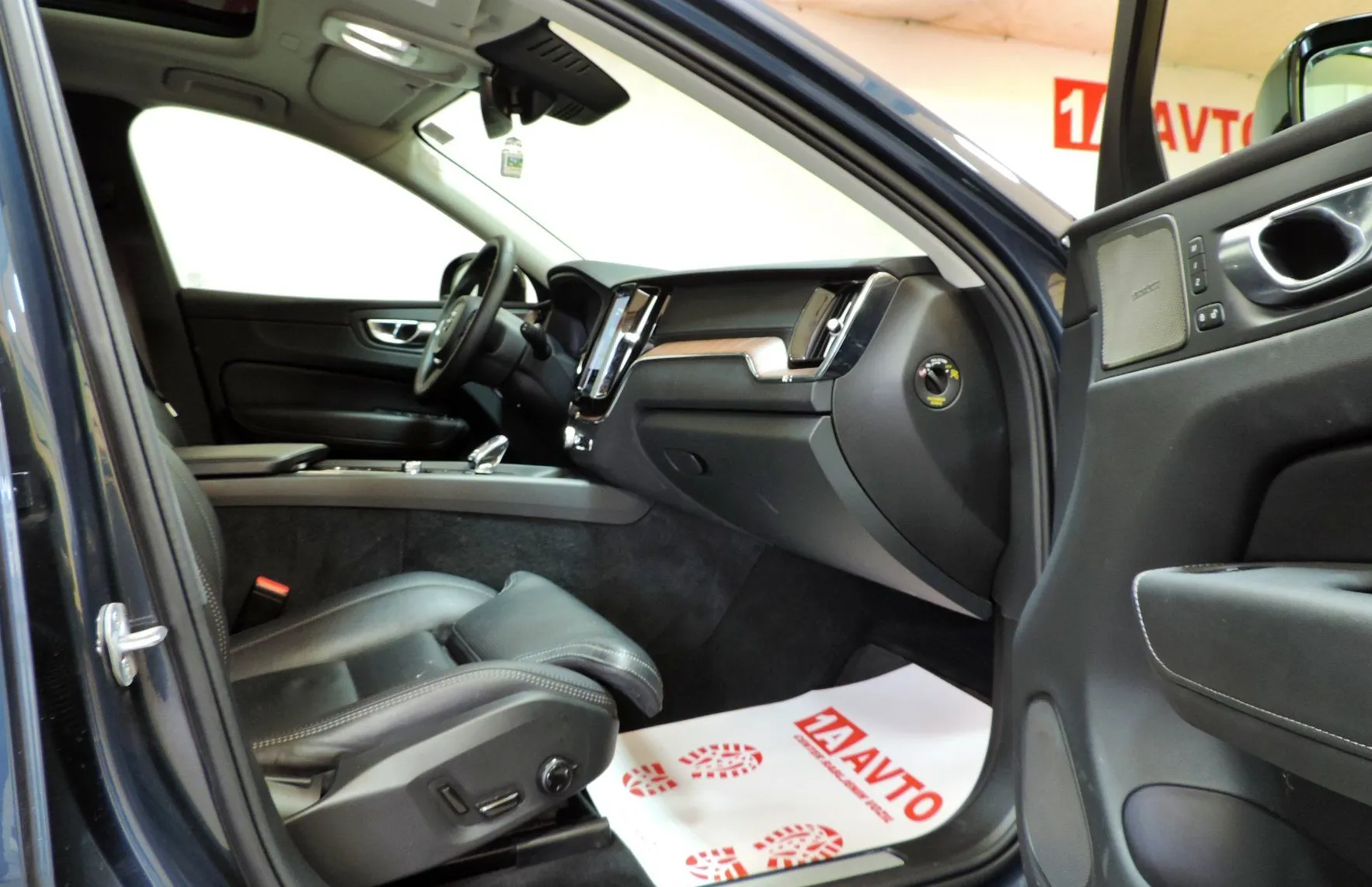 Zunanja slika - Volvo XC60 - B5P AWD Ultimate Dark Avt. LED-KAMERE 360-PANORAMA - 11