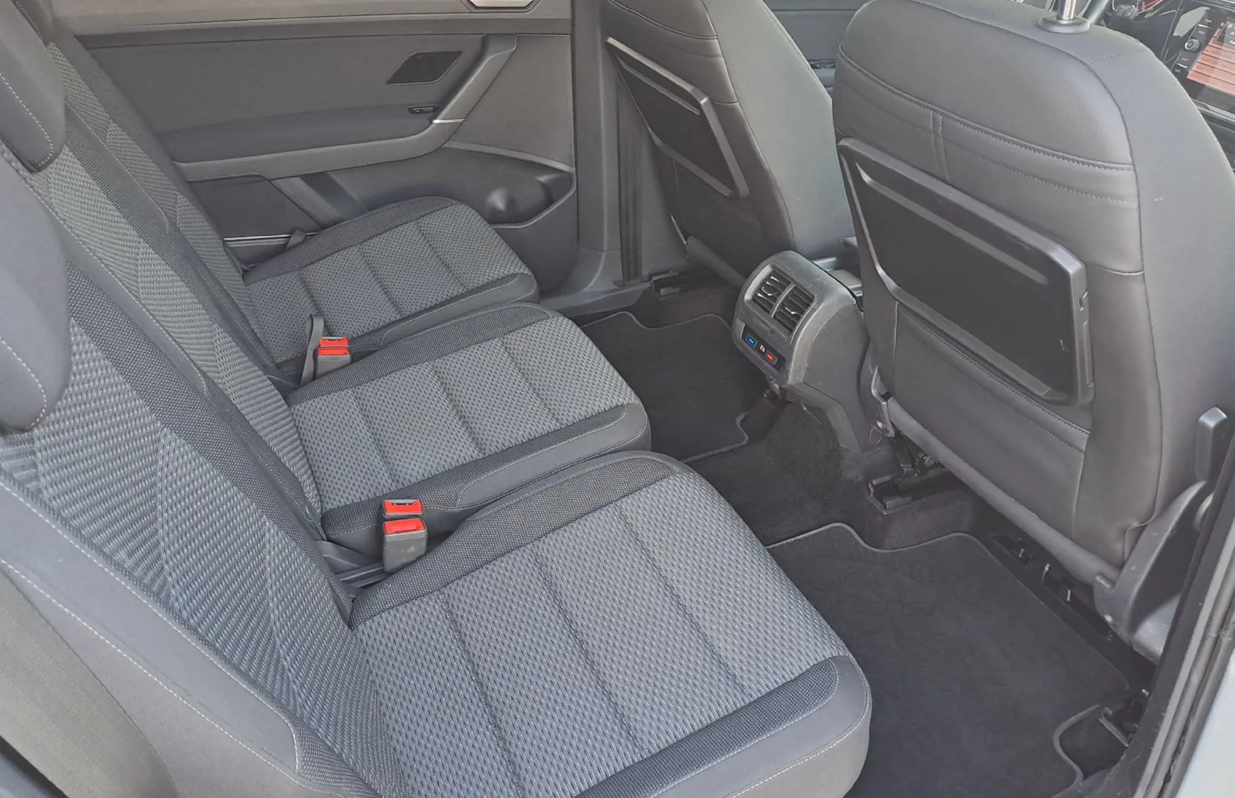 Zunanja slika - Volkswagen Touran - 2.0 TDI BMT Family DSG - 8
