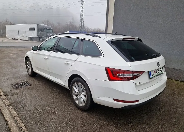 Zunanja slika - Škoda Superb - Combi 2.0 TDI Style Dsg - 4