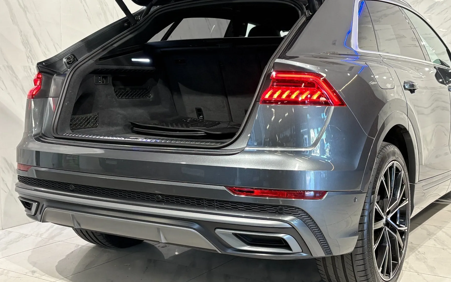 Notranja slika - Audi Q8 - 50TDI|Q|S-Line|360K|Matrix|SoftC|Zračno|BangO|SLO| - 7