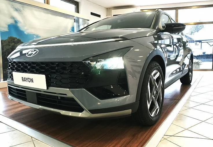 Zunanja slika - Hyundai Bayon - T-GDI PREMIUM AVT-ČRNA STREHA-AKT.TEMP-WINT-VIDEO - 1