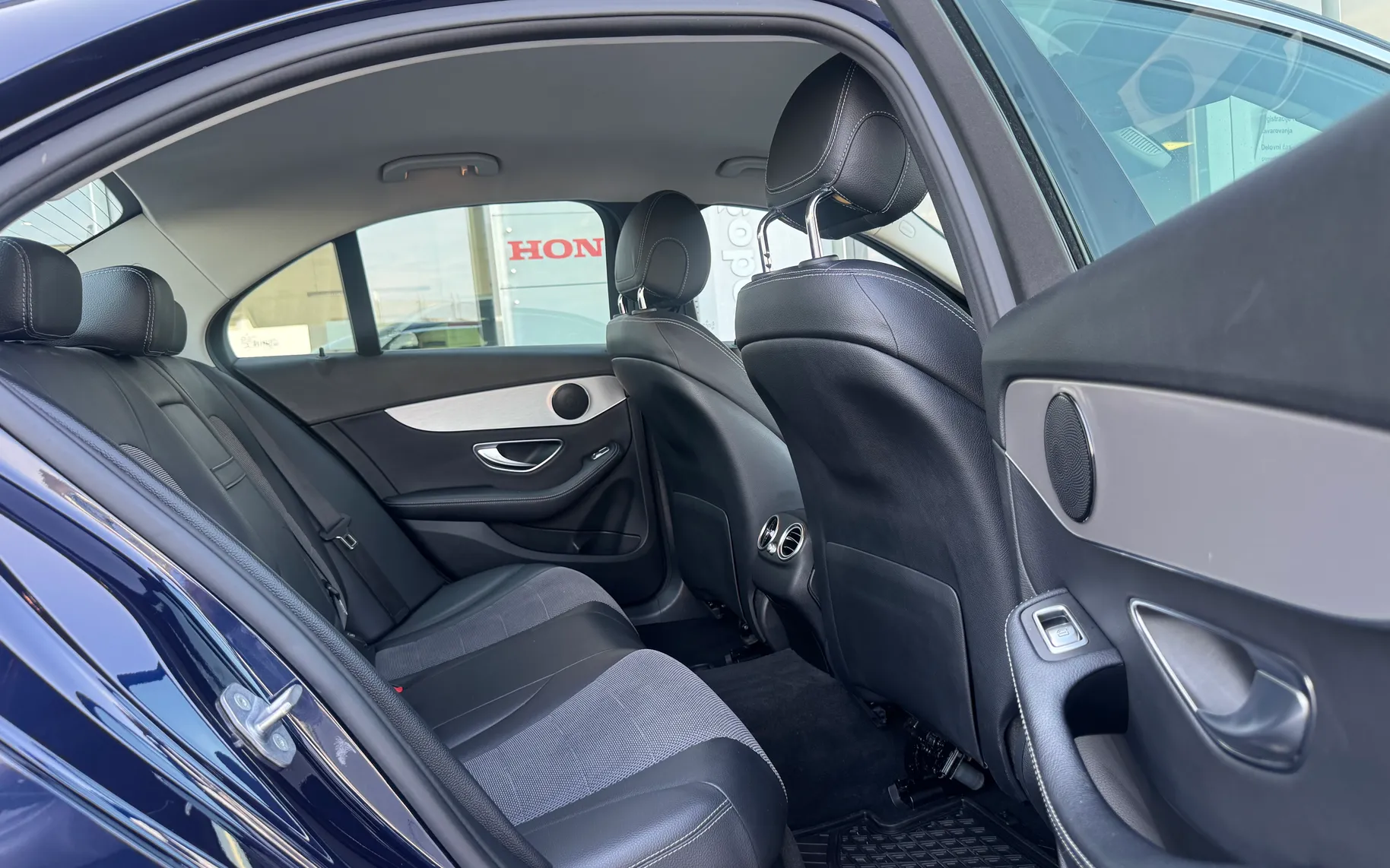 Zunanja slika - Mercedes-Benz C-Razred - 220d-AUT-AVANTGARDE-MULTIBEAM-NAVI-SLO-PREMIUM - 13