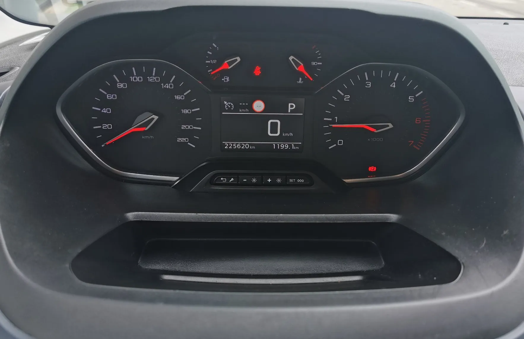 Zunanja slika - Peugeot Rifter - 1.5 HDi L1 AUT. - 16