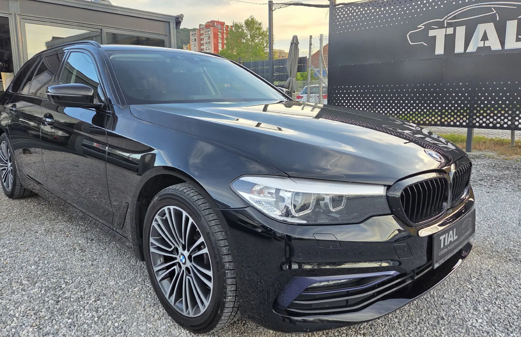 Zunanja slika - BMW Serija 5 - Touring: 520d Touring Avt. - 3