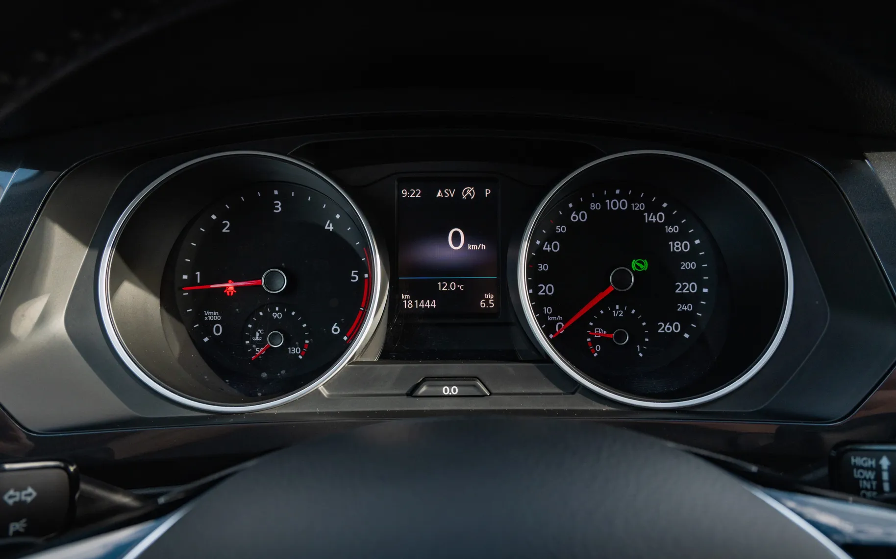 Notranja slika - Volkswagen Tiguan - 2,0 TDI BMT R-Line Edition DSG - 11