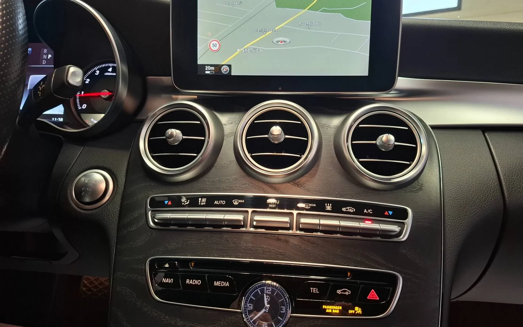 Notranja slika - Mercedes-Benz C-Razred - C 350 e EXCLUSIVE-SLO-1LASTNIK-KOT NOV - 12