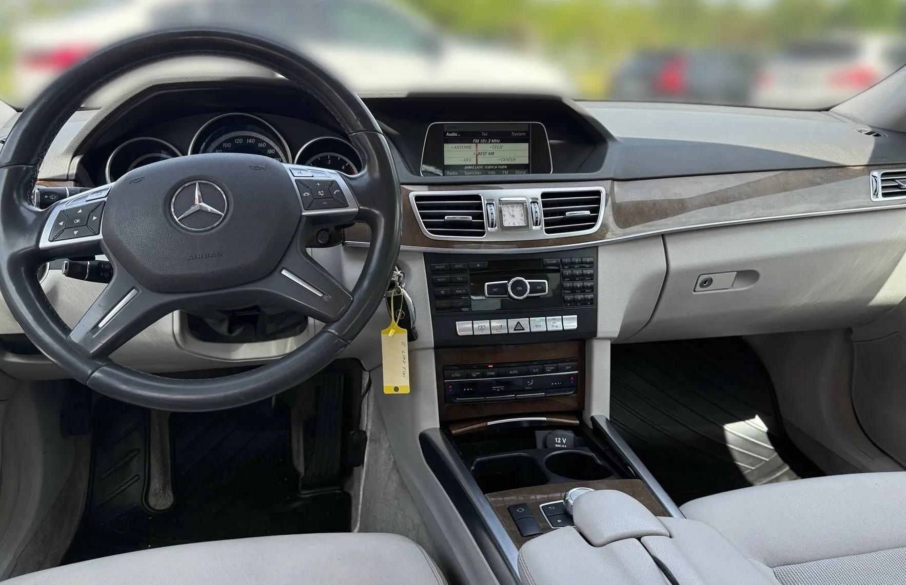Zunanja slika - Mercedes-Benz E-Razred - E 220 CDI SLOVENSKI NAVIGACIJA TEMPOMAT PDC HI-FI - 17