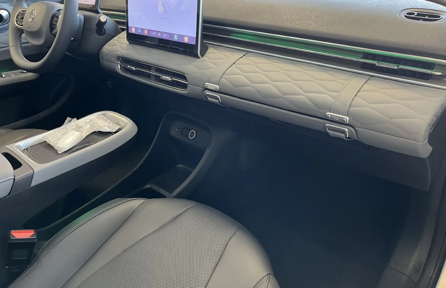 Zunanja slika - Dongfeng Box - 42.3 kWh 70 kW - NA ZALOGI - - 9