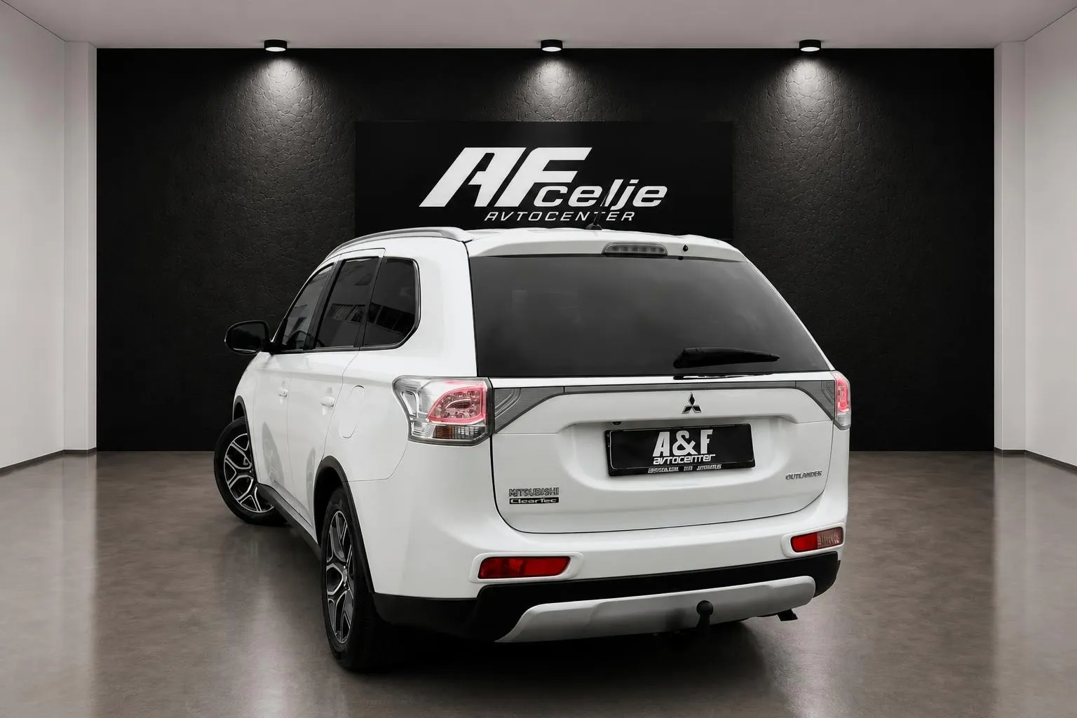 Notranja slika - Mitsubishi Outlander - 2.2D-4X4-XENON-NAVI-KAMERA-LIZING TUJCE-ŠIBEDAH- - 7