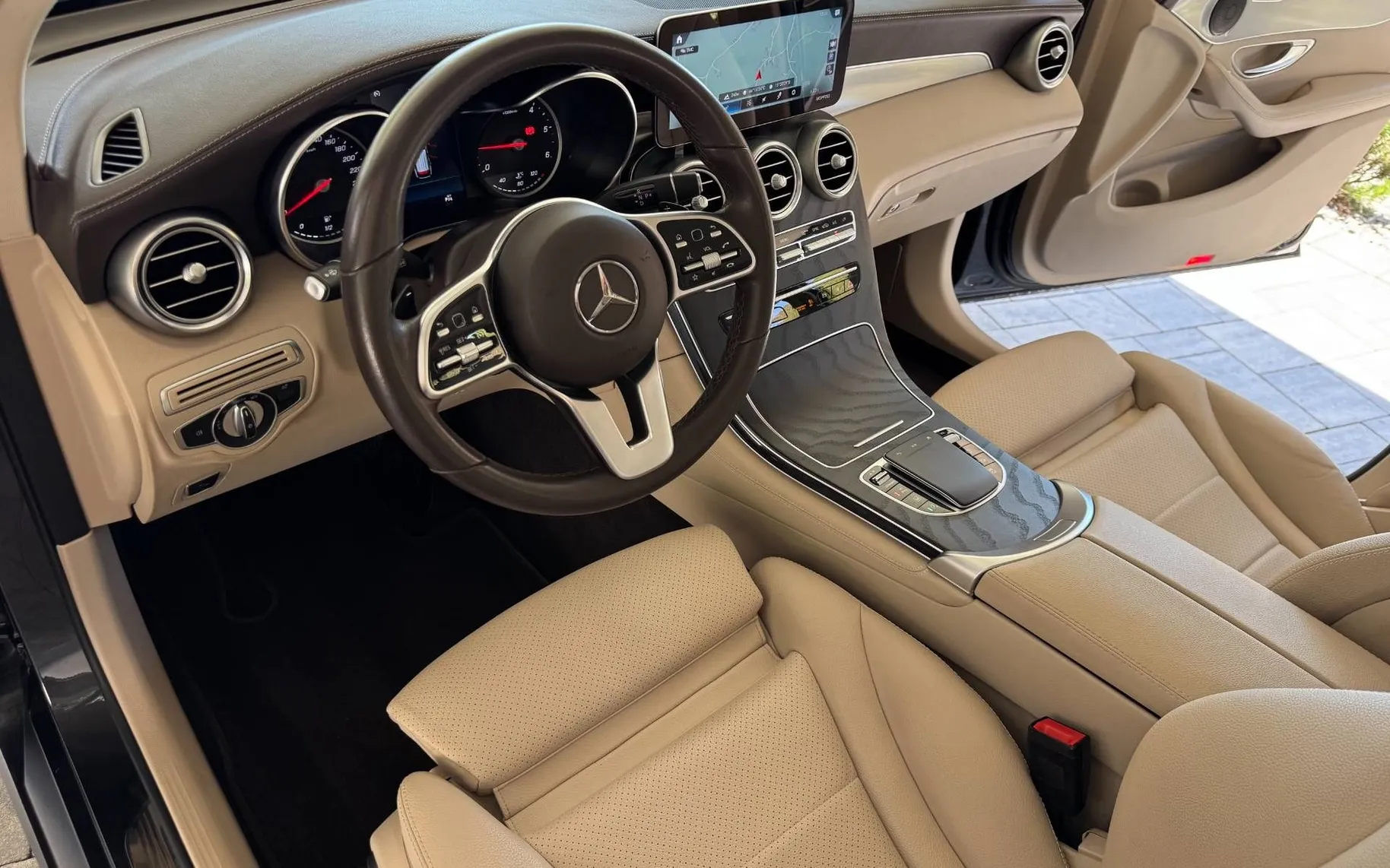 Notranja slika - Mercedes-Benz GLC-Razred - GLC 200 d  Avt.-LED ŽAROMETI-KAMERA-NAVI-PDC- - 11
