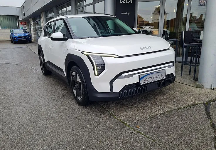 Zunanja slika - KIA EV3 - 58.3 kWh baterija. 150 kW Star - 2