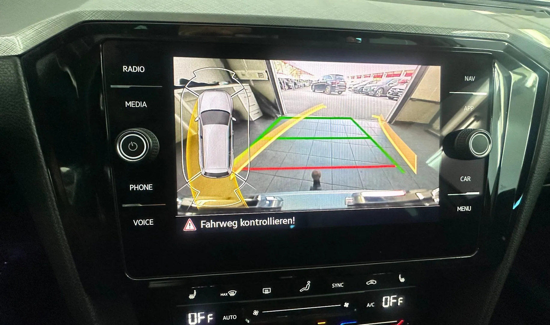 Zunanja slika - Volkswagen Passat - 2.0 TDI Business DSG.NEMŠKI+4ALU.KAMERA.ACC.NAVI - 13
