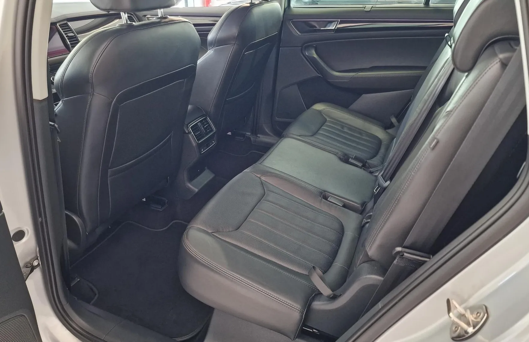 Zunanja slika - Škoda Kodiaq - 2.0 TDI 110 kW L K|USNJE|MEMORY|360|KLJUKA|HI-FI - 9