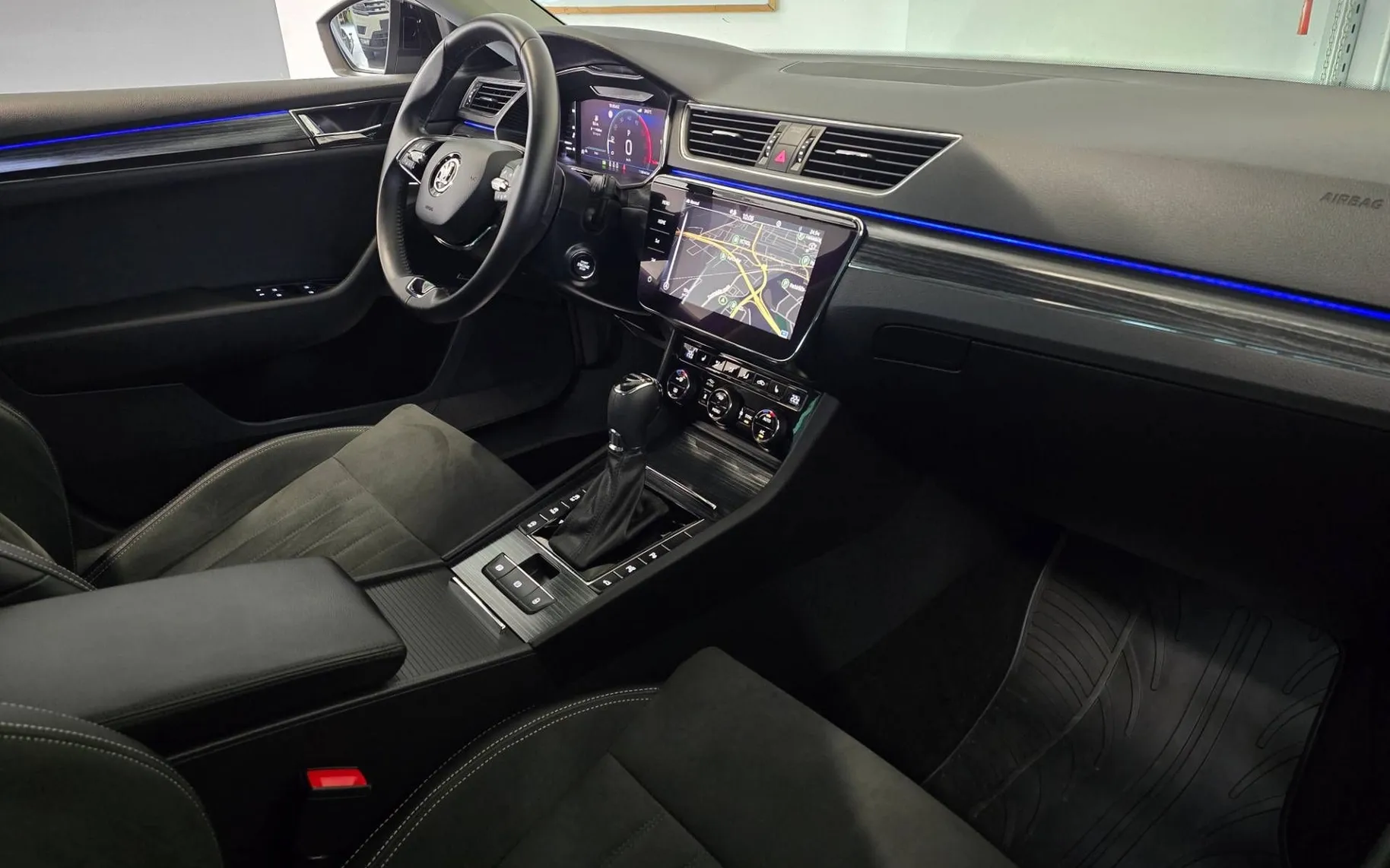 Notranja slika - Škoda Superb - Combi 2.0 TDI Style DSG - Matrix.360kam.DCC.Canton - 10
