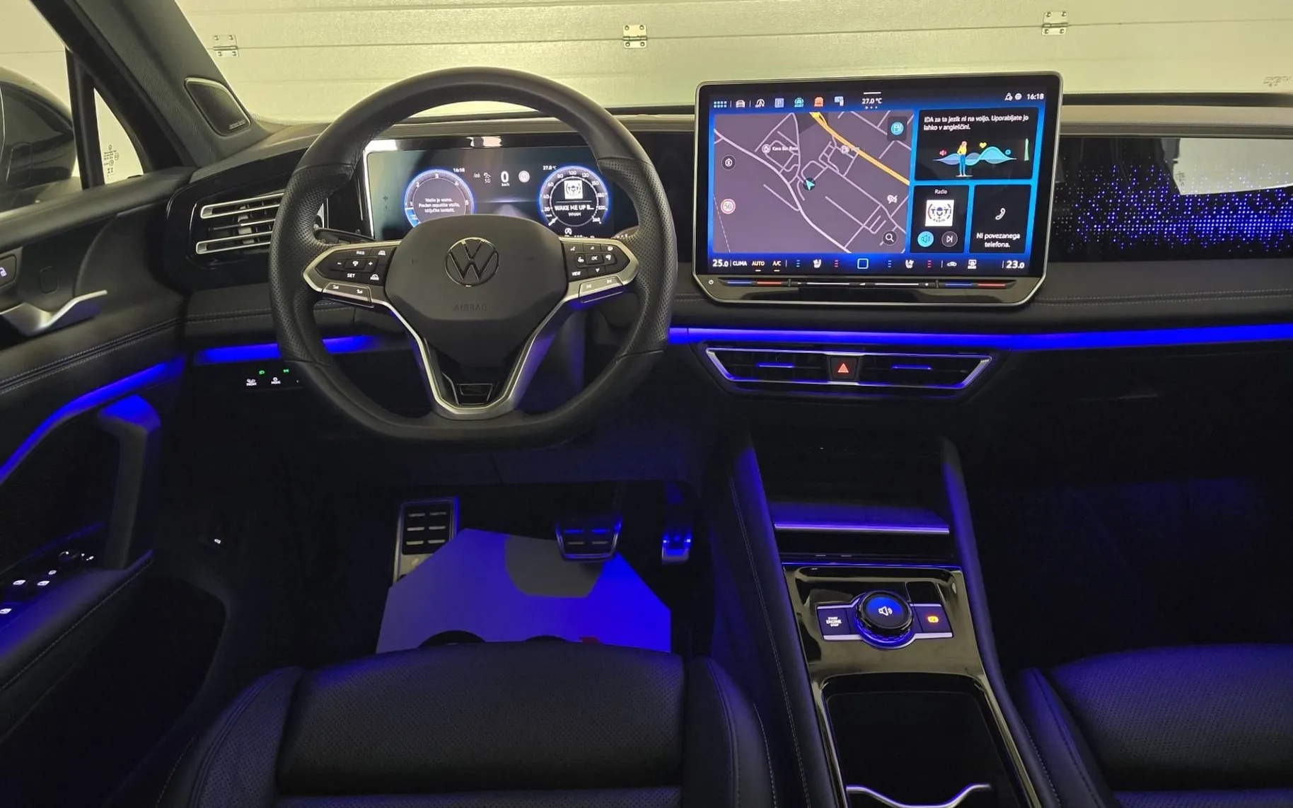 Notranja slika - Volkswagen Tiguan - 4motion 2.0 TDI BMT R-Line DSG - VSA MOŽNA OPREMA - 11