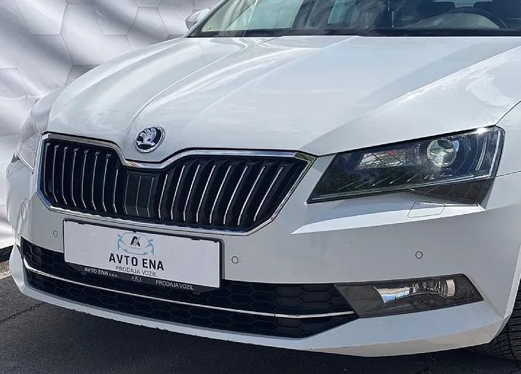 Zunanja slika - Škoda Superb - 2.0 TDI-LED-NAVI-MEMORY-18COL-PDC+KAM-GRETJE - 2