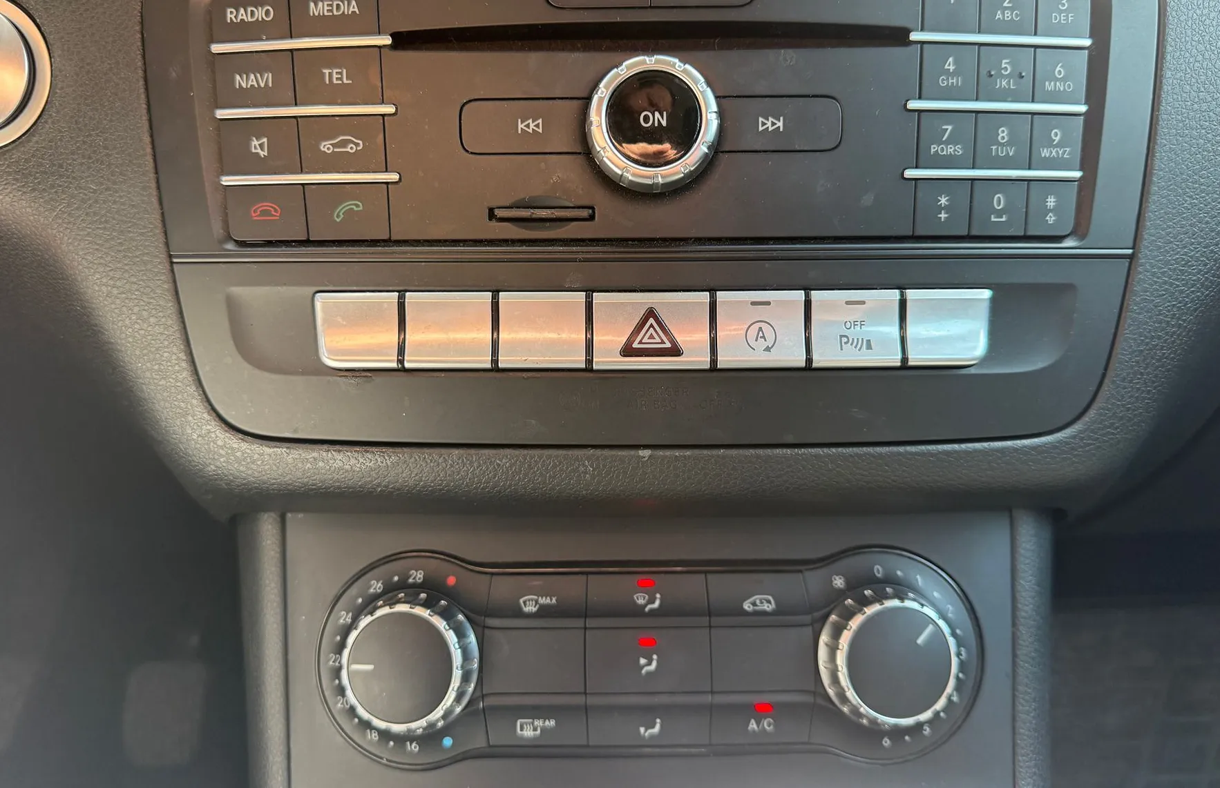 Zunanja slika - Mercedes-Benz B-Razred - B 200d D-LED NAVI PDC ALU GSV KREDIT 171 NA MESEC - 13