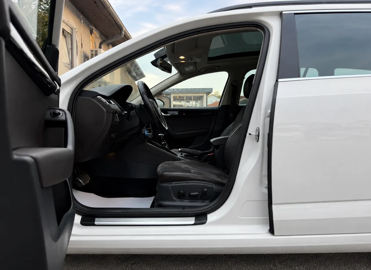 Zunanja slika - Škoda Octavia - 2.0 TDI DSG 4x4 LAURIN CLEMENT 2.LASTNIK PANO. - 10