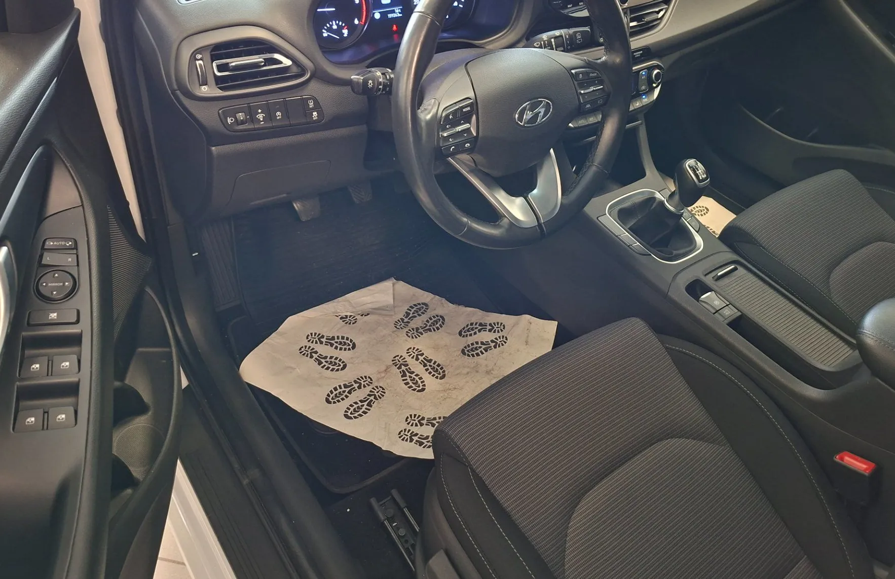 Zunanja slika - Hyundai i30 - 1.6 CRDi  116 Style-LED-NAVI-KEMERA-PDC-ODLIČEN- - 7