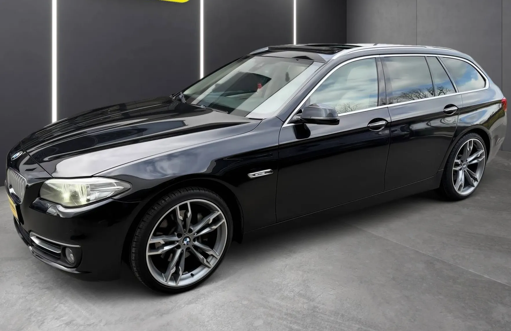 Zunanja slika - BMW Serija 5 - Touring: 525d xDrive BI-XENON ACC NAVI PDC PANO KAM TOP - 3
