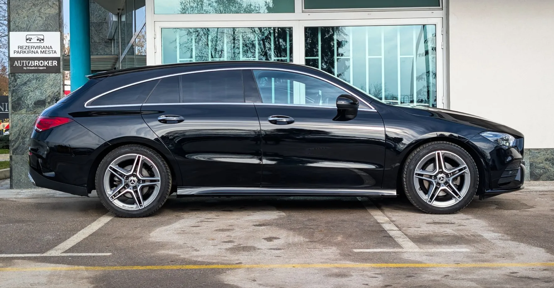 Zunanja slika - Mercedes-Benz CLA-Razred - CLA Shooting Brake CLA 200 AMGLine LED kamera Ambient. Keyless - 4