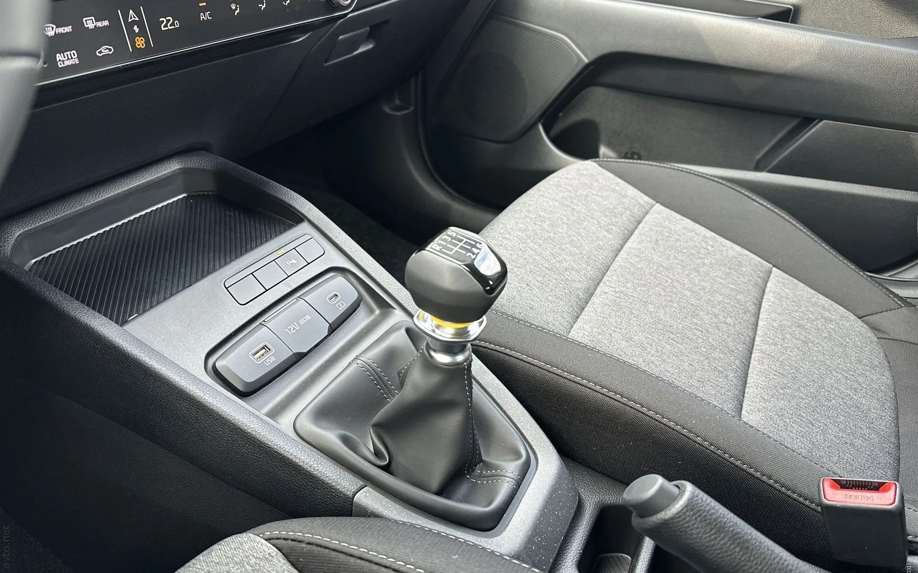 Notranja slika - KIA Stonic - 1.0 T-GDi LX Life M T... - 12