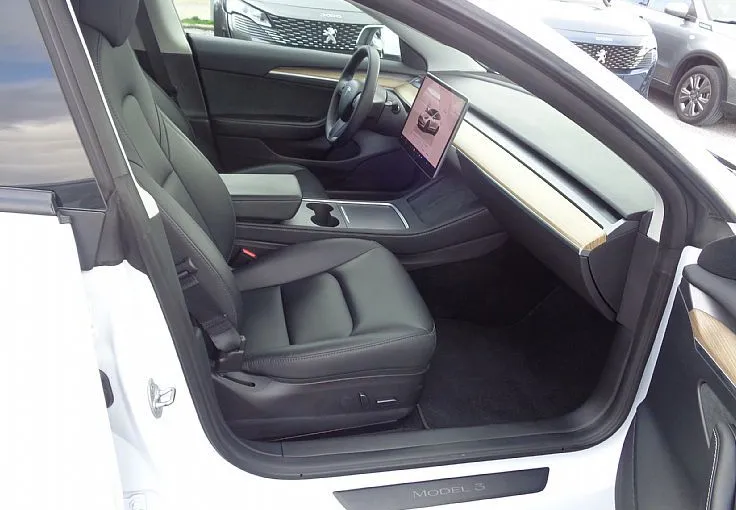 Zunanja slika - Tesla Model 3 - Long Range RWD - NA VOLJO ZA POSLOVNI NAJEM - 8