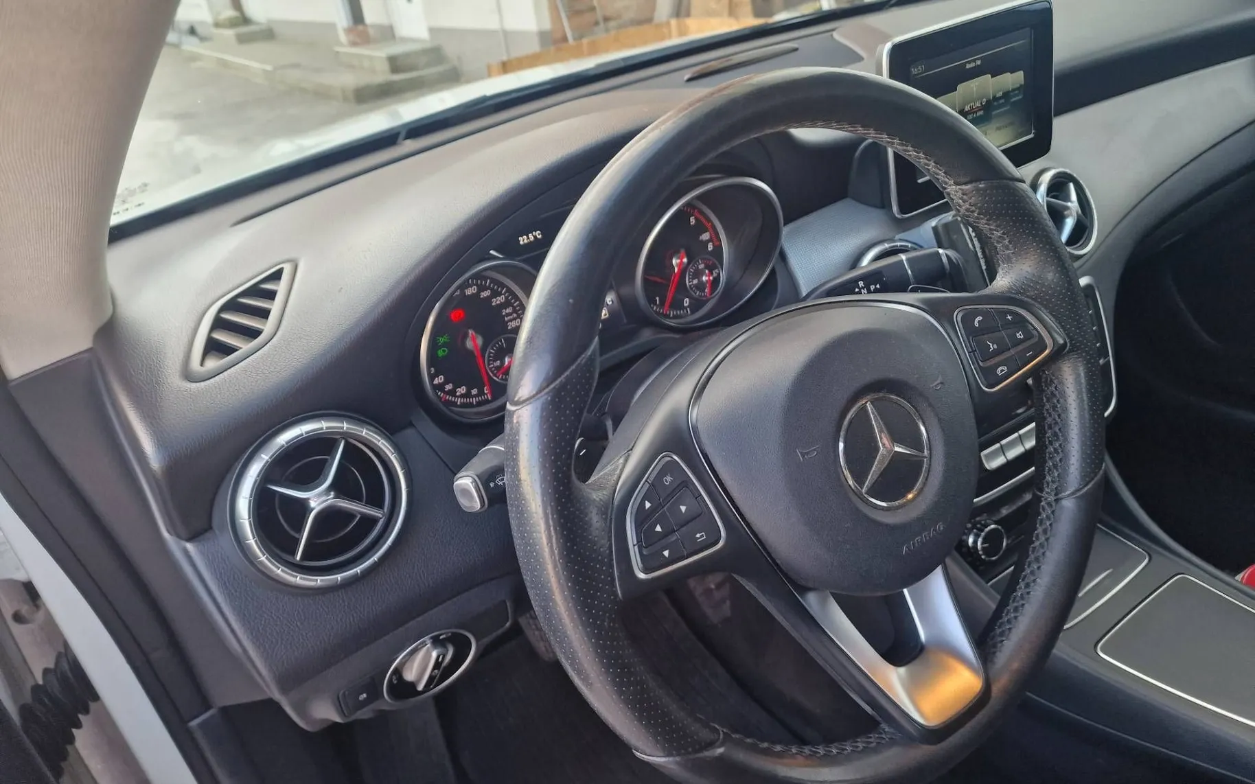 Notranja slika - Mercedes-Benz CLA Shooting Brake - 200 d AMG AUT.-F1 LED-XENON 2-LASTNIK KUP. V SLO.. - 7