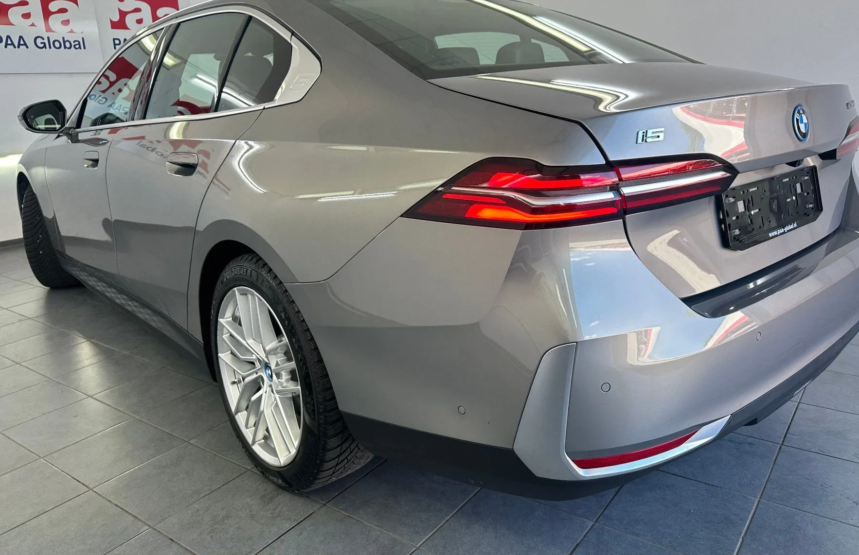 Zunanja slika - BMW i5 - eDrive40.LUKSENBURG.KAMERA.USNJE.LED-subvencija - 1