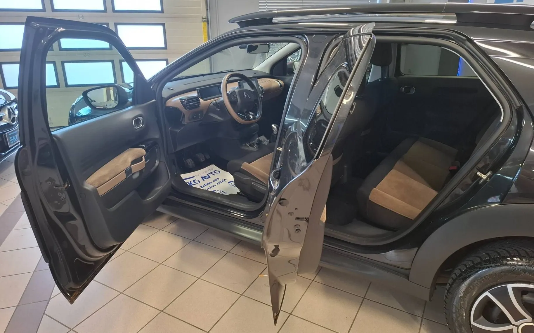 Notranja slika - Citroën C4 Cactus - 1.2 VTi Live-KREDIT BREZ POLOGA- - 12
