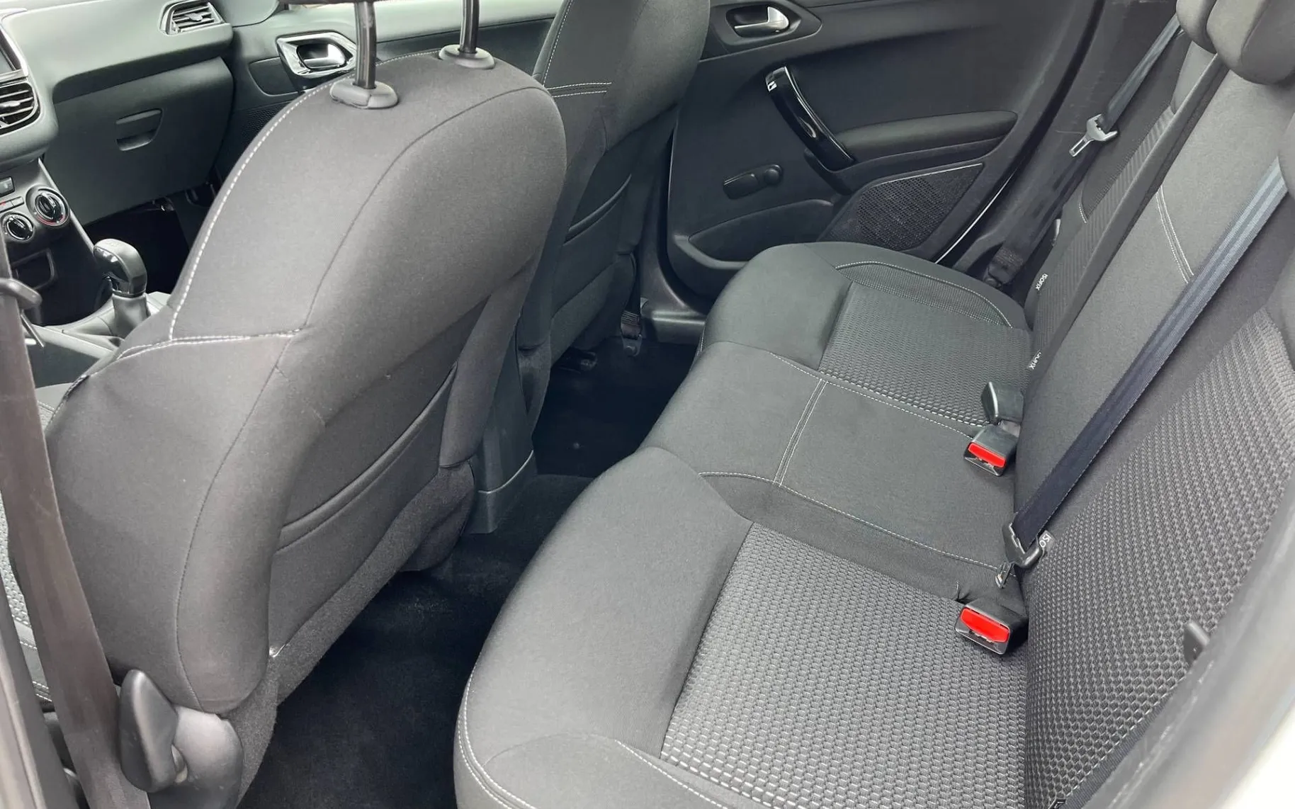 Notranja slika - Peugeot 208 - 1.2 PureTech ACTIVE-1 LASTNICA-59000 km-NAVI-PDC - 9