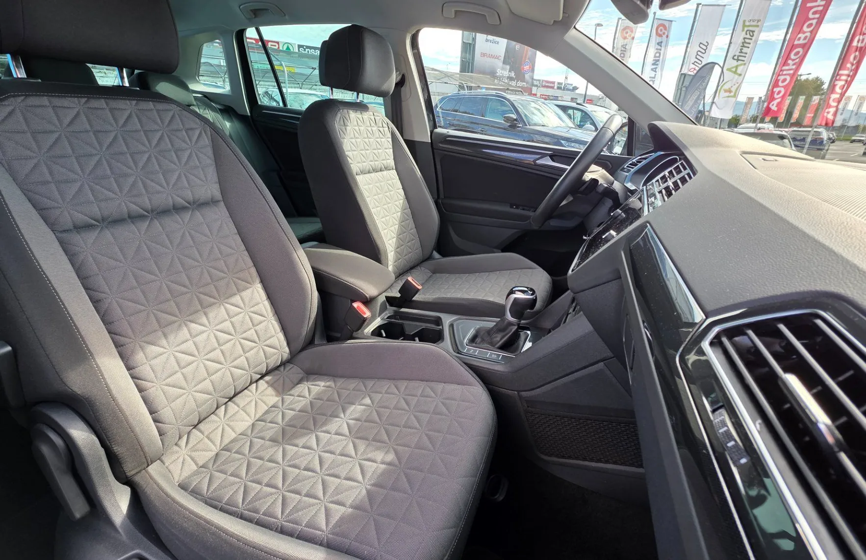 Zunanja slika - Volkswagen Tiguan - 2.0 TDI BMT Life DSG. oprema v opombah - 10